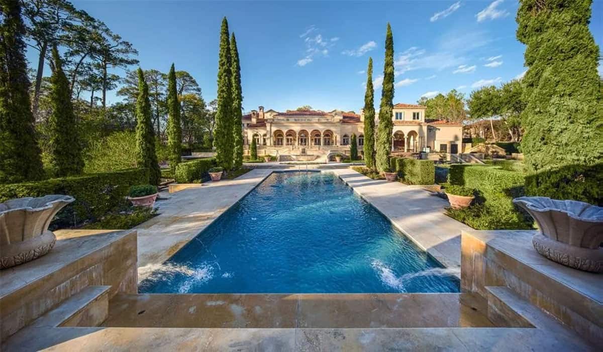 Houston Mansion or the Louvre? (Photos)