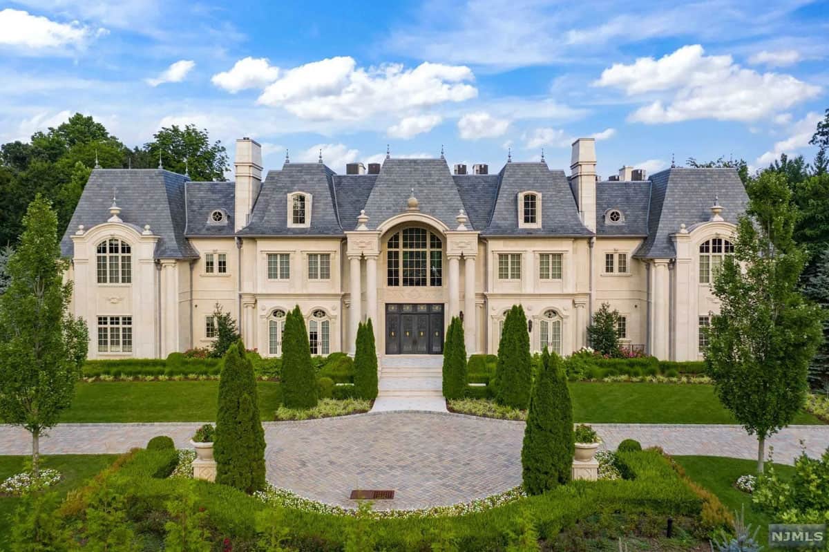 This New Jersey Mega Mansion looks straight out of a Fairytale (Photos)
