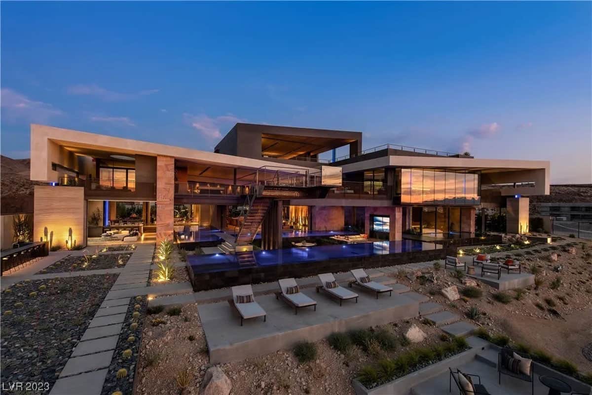Desert Living at its Finest