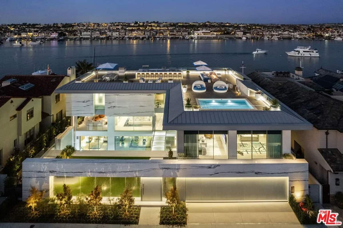 Rooftop Pool in Newport Beach (Photos)