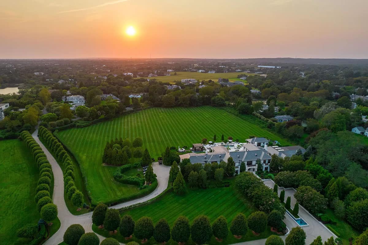 Mega Mansion Close to NYC (Photos)