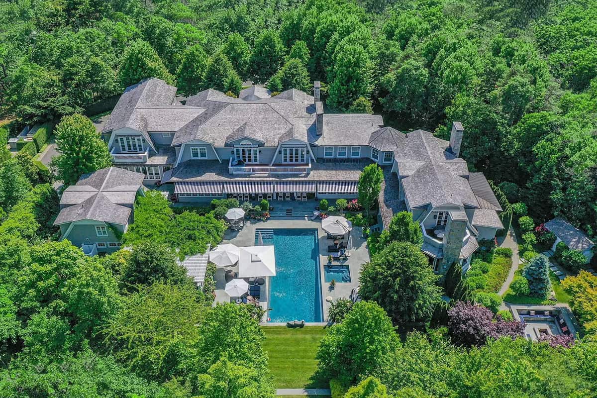 New York Mansion with 19 Bathrooms (Photos)