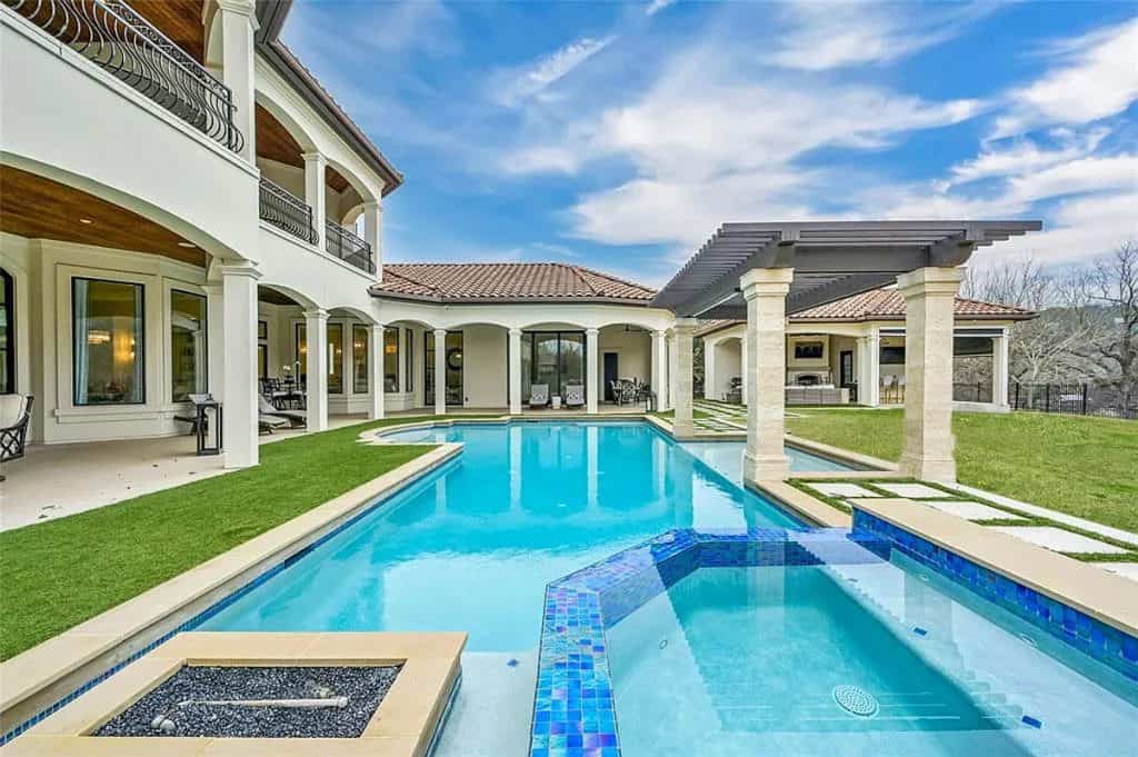 Texas Mansion Nestled on over 3 Acres Right by the Serene Waters of Lake Austin (Photos)