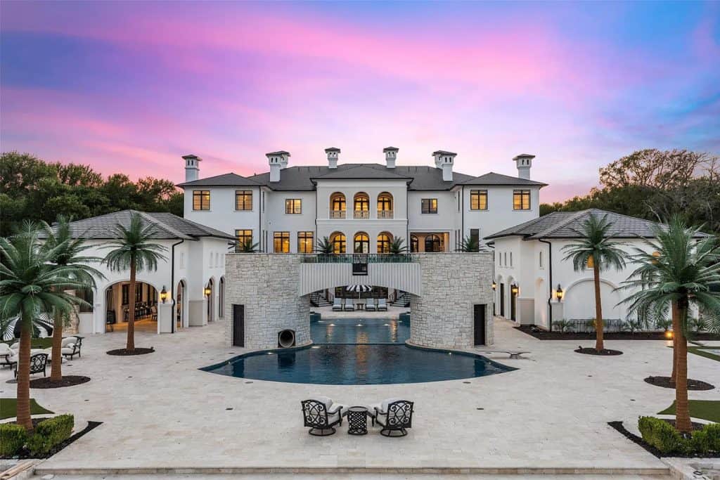 Welcome to the Finest Mansion in Texas for Sound Enthusiasts! (Photos)