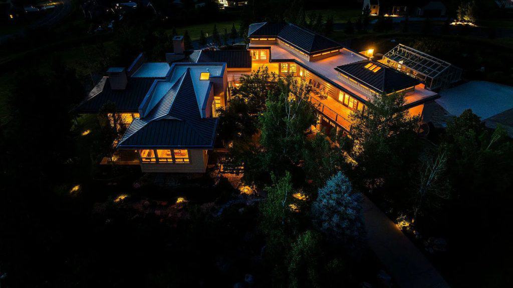 Wyoming Mansion Offers Breathtaking Views of Mountains and Golf Course (Photos)
