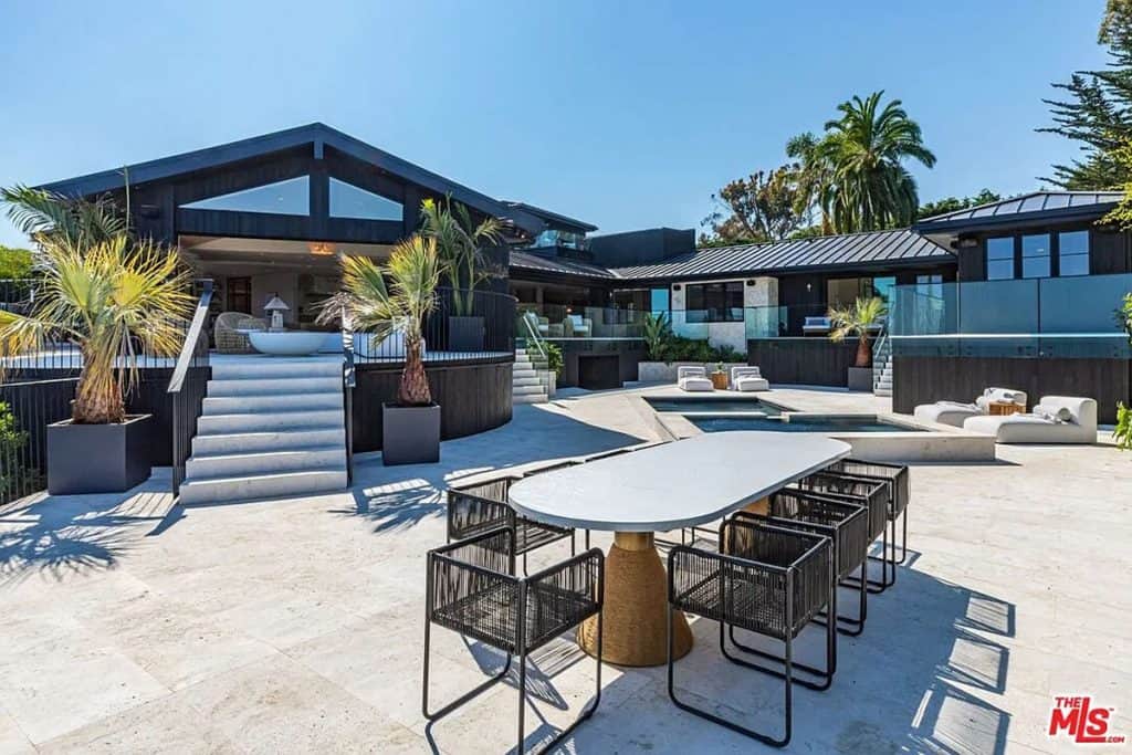 Malibu Standout Mansion on Cliffside Drive is Situated on a Premier Viewpoint (Photos)