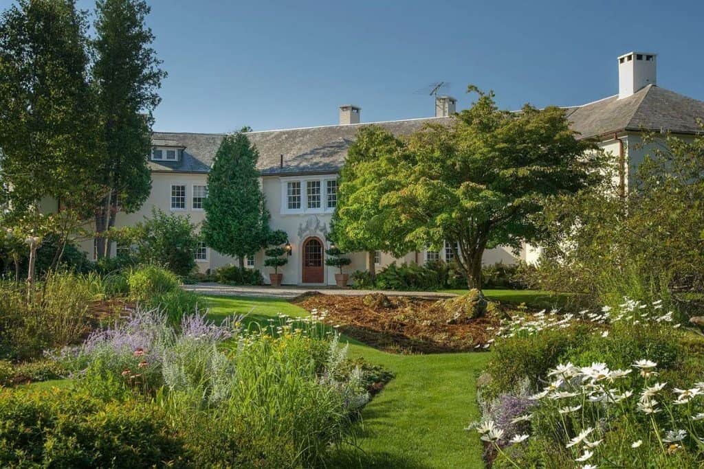 Distinguished 1918 Renaissance Revival Stucco Mansion on Keller Point in Maine (Photos)