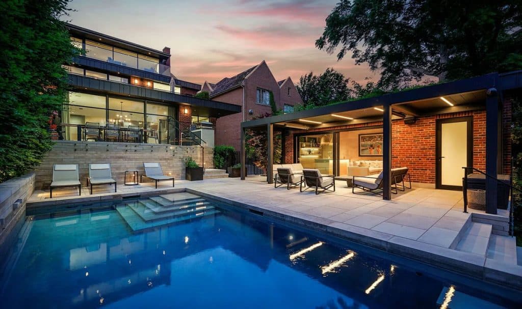 Exquisite Mansion Combines Luxury, Comfort, and Tranquility (Photos)