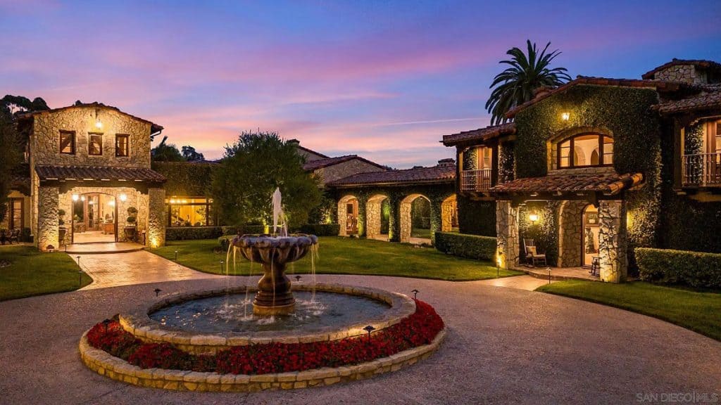 Mediterranean-Style Mansion that Combines Seclusion, and Serenity (Photos)
