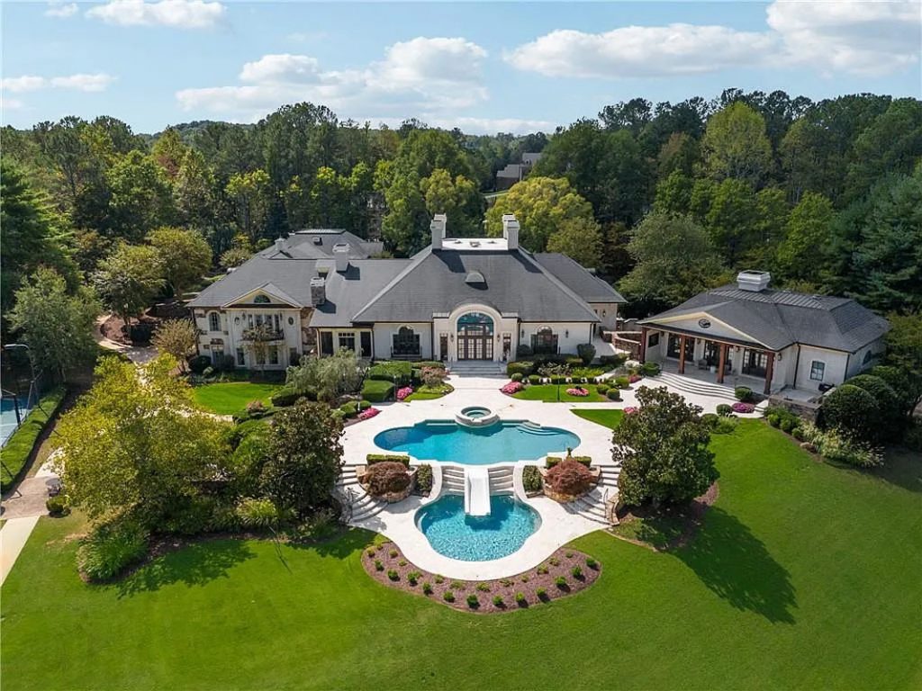 Georgia Mansion with 20,000+ Sq Ft and 8 Acres, situated on a Golf Course (Photos)