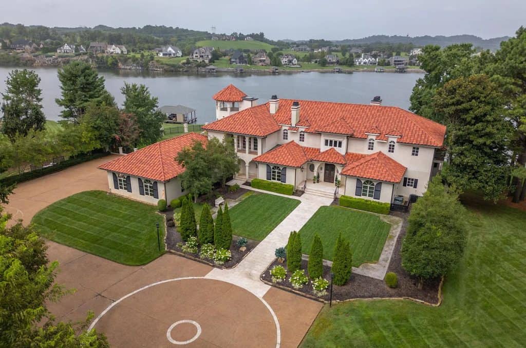 Experience one of the Finest Lakefront Mansion in Knoxville, set on 3+ Acres (Photos)
