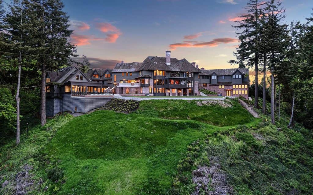 Oregon Mansion with 25,000+ Sq Ft for $25,000,000 (Photos)