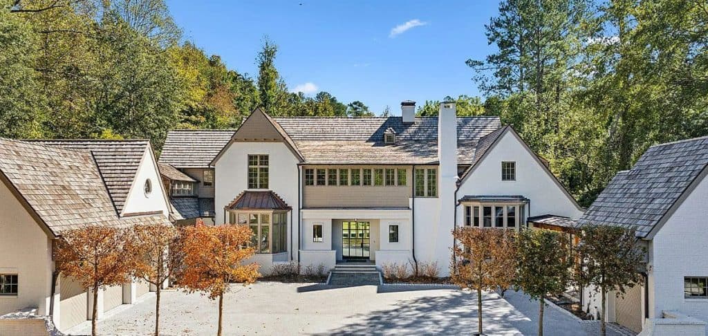 This Georgia Mansion is where Contemporary Style Combines with Classic Elegance (Photos)