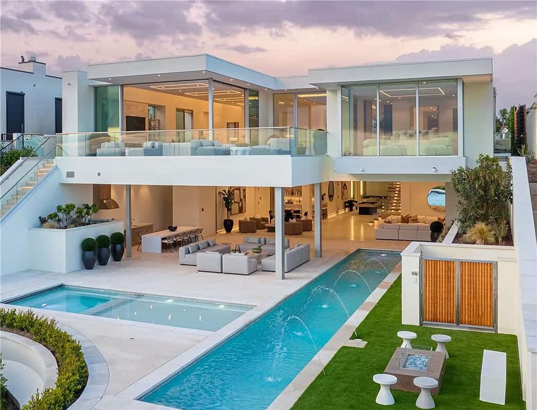 This Mansion Highlights Modern Design and Architectural Brilliance in Corona Del Mar (Photos)