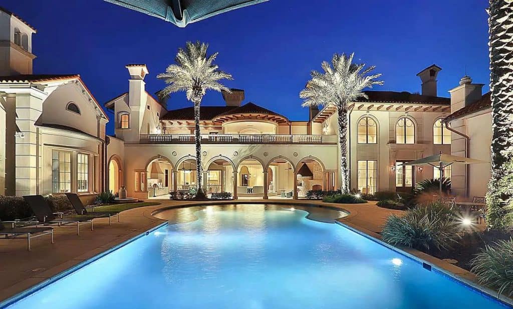 With Privacy, Stunning Views, and So Much More, This Louisiana Mansion Truly Has It All! (Photos)