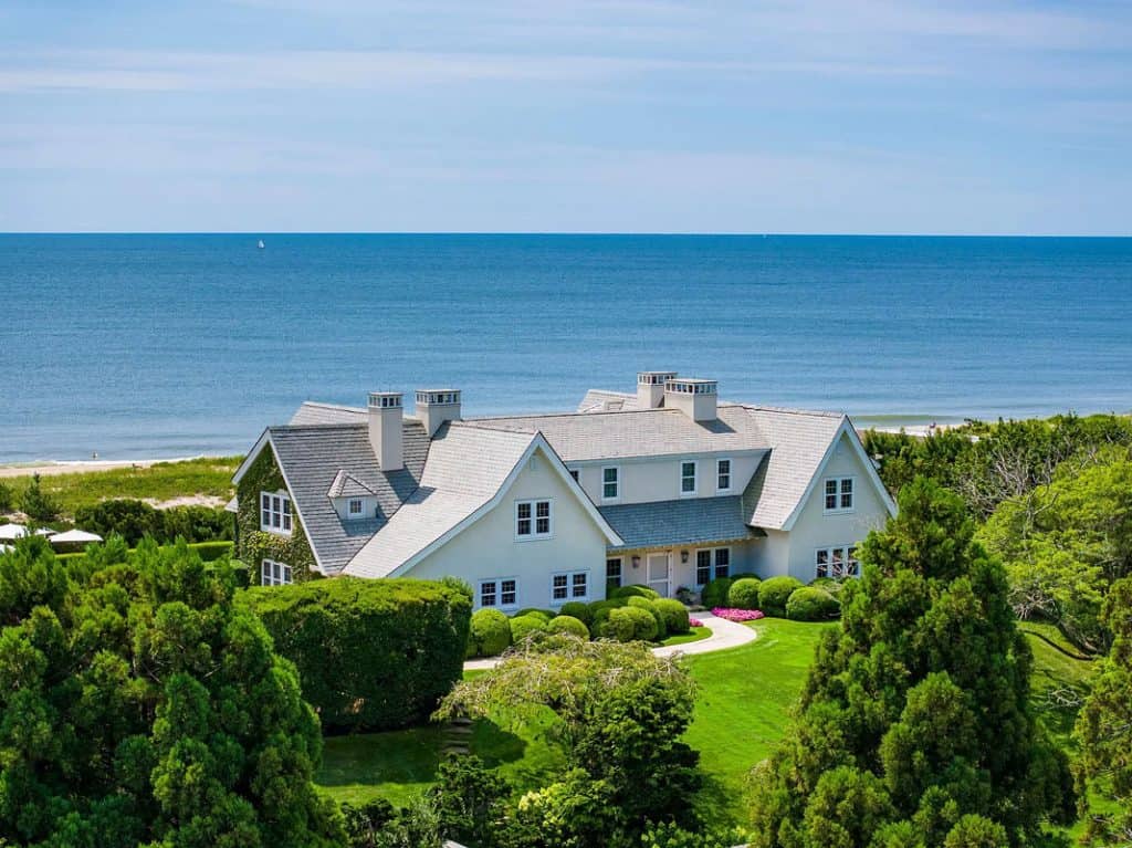Unique Chance to Live in an Extraordinary Oceanfront New York Mansion (Photos)