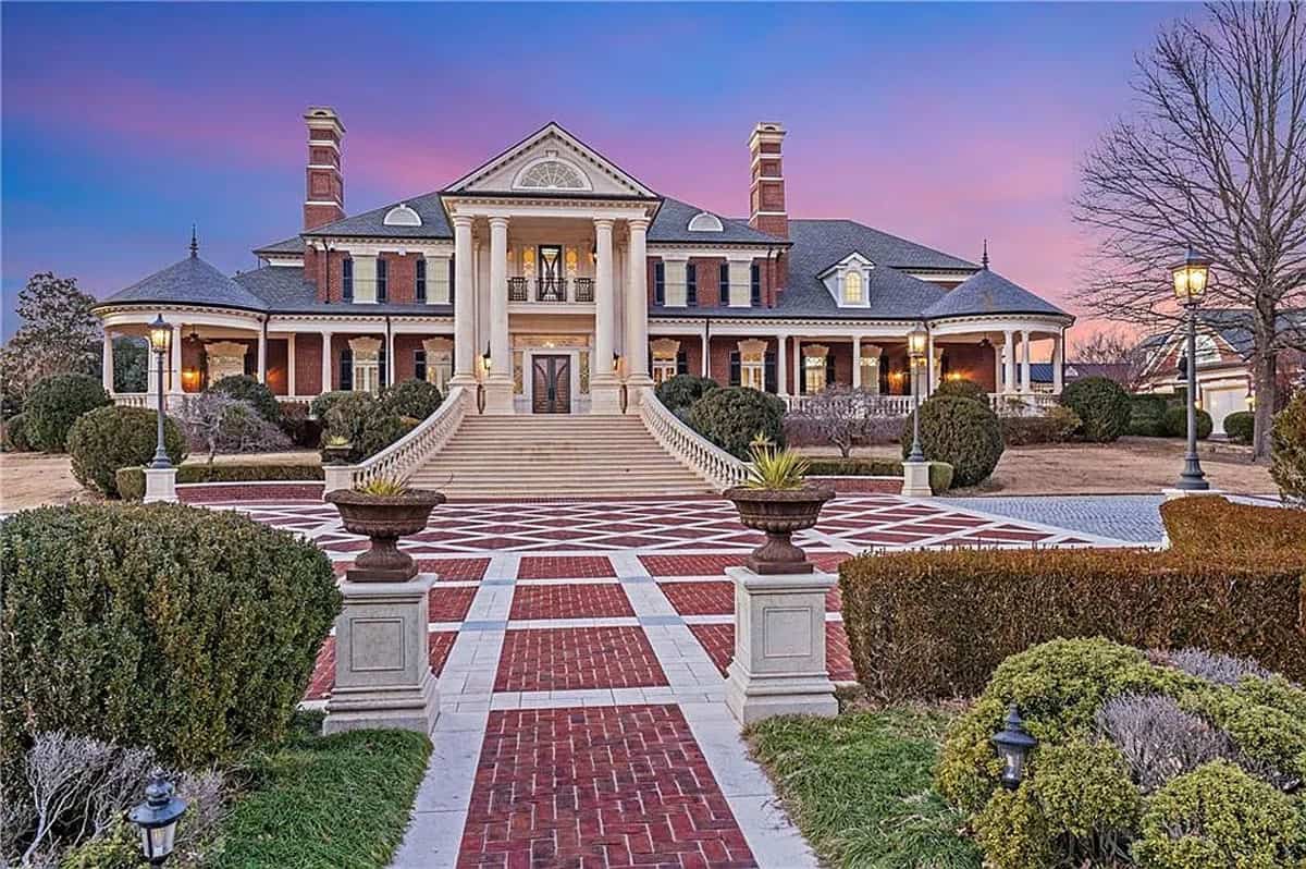 Stunning Mansion in Georgia, Showcases Elegance and Design (Photos)