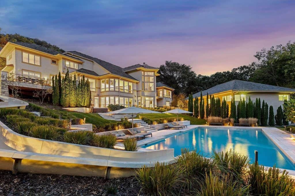 Experience Luxurious Living in this 12,000+ Sq Ft Minnesota Mansion (Photos)