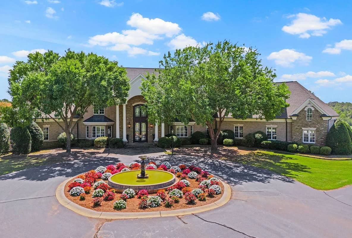 Admire Mountain Vistas, and Unspoiled Nature with this South Carolina Mansion (Photos)