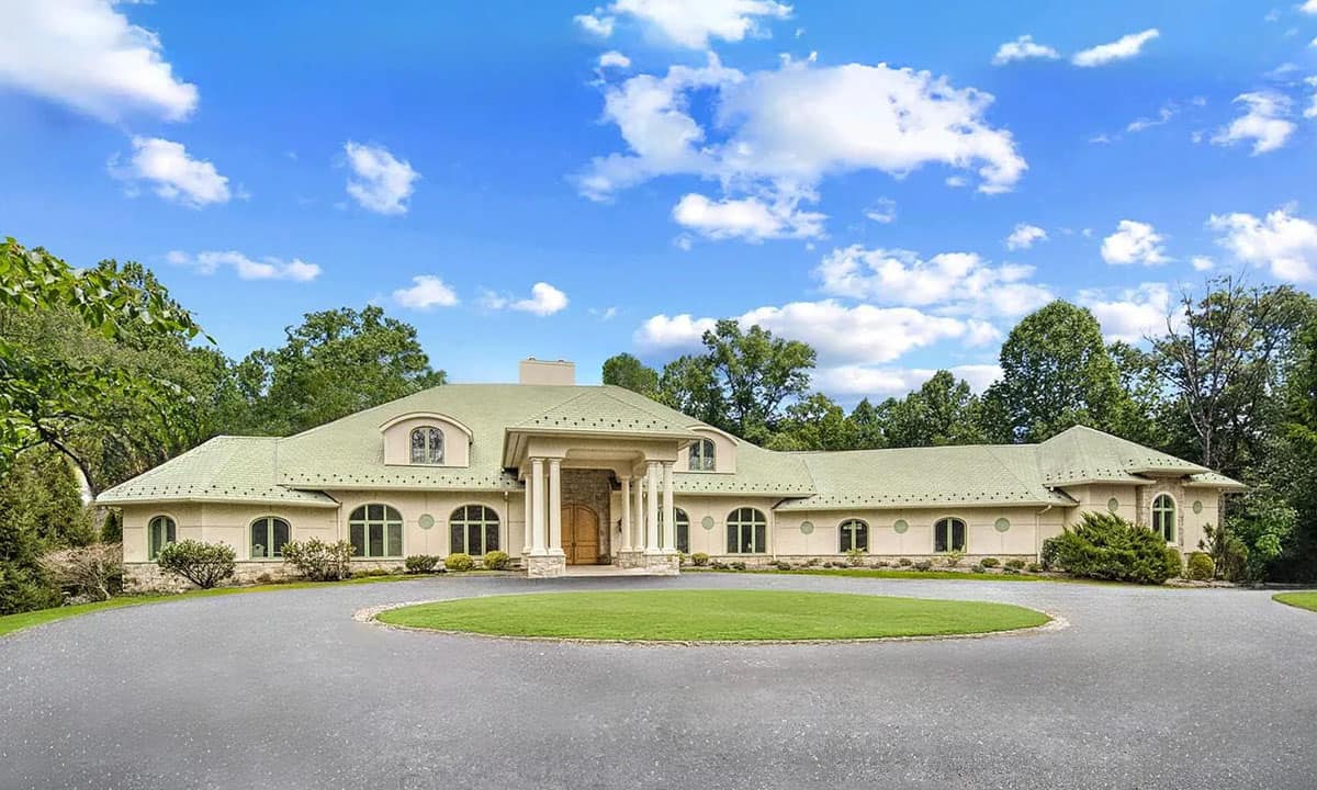 Experience Country Club Living with this Stunning Maryland Mansion (Photos)