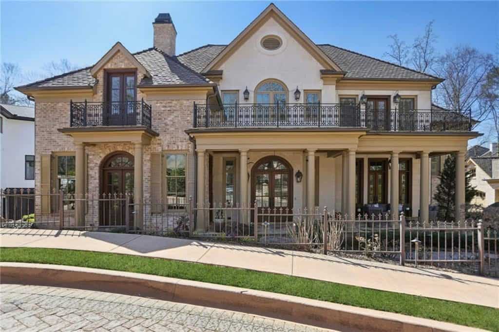 This Georgia Mansion is the Pinnacle of Luxury Living, Blend of Design and Practicality (Photos)