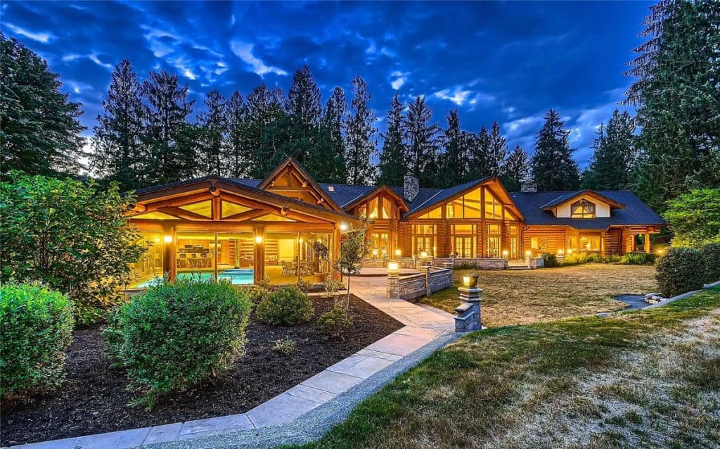 Custom-Designed Canadian Red Cedar Log Mansion in Washington is One of a Kind (Photos)