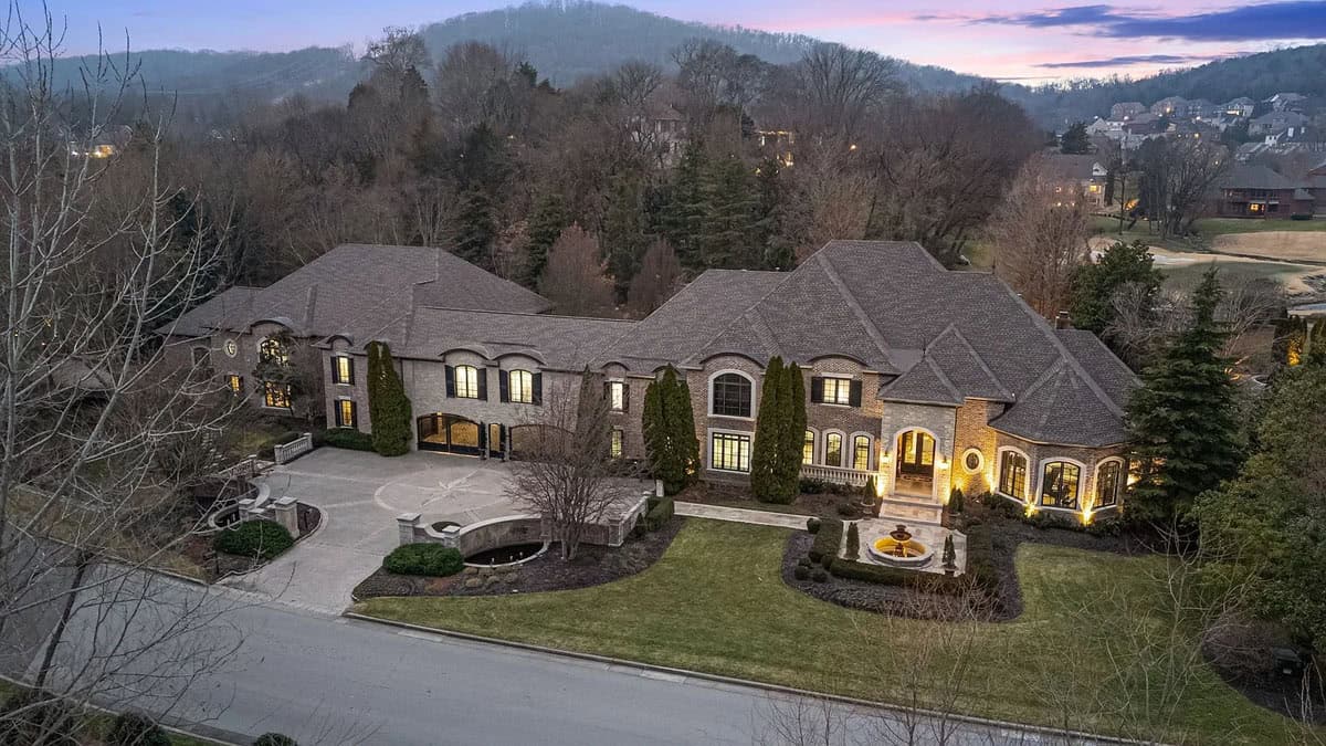 Discover Unmatched Luxury in this Tennessee Mansion, a True Work of Art (Photos)