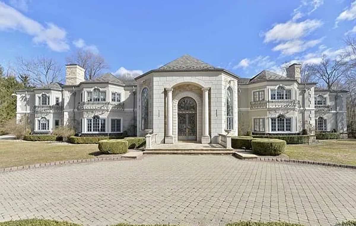 New Jersey Mansion with around 20,000 Sq Ft and 4 Acres for under $6,000,000 (Photos)