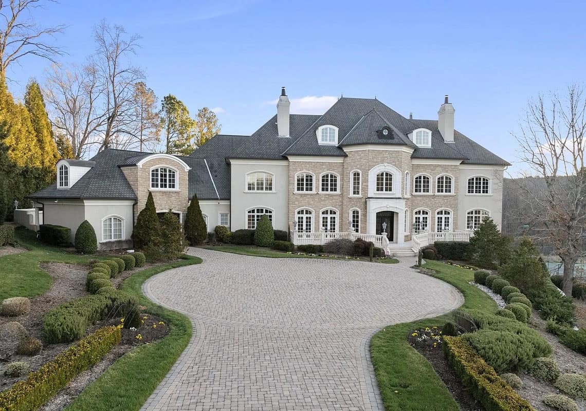 Georgian-Style Mansion Radiates Sophistication and Magnificence in North Carolina (Photos)