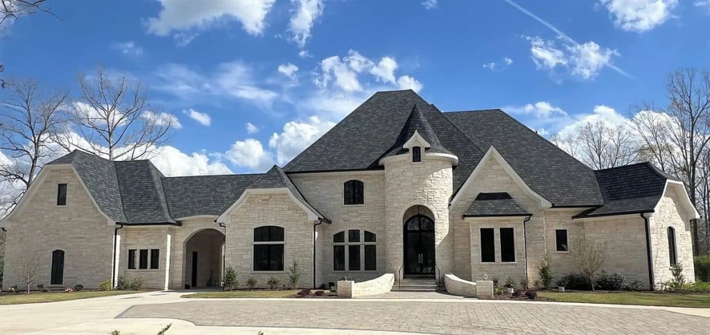 South Carolina Mansion Perfectly Combines Peace and Contemporary Living (Photos)