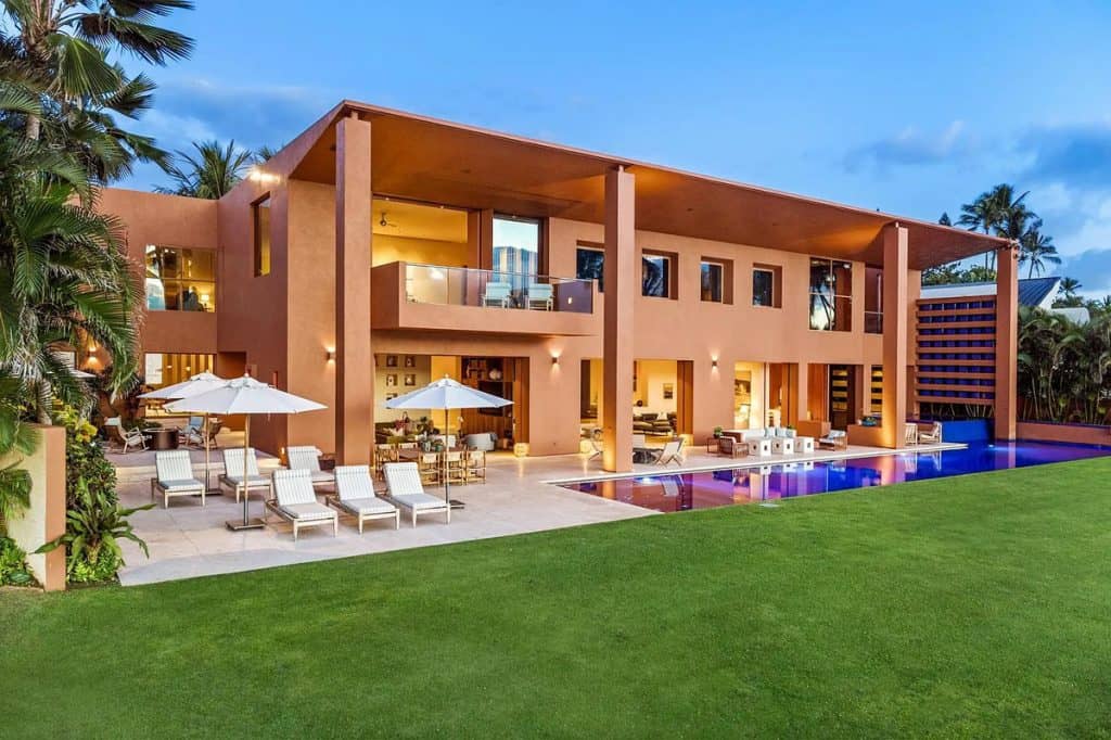 Hawaii Mansion Covers 21,000+ Sq Ft and Features Around 100 Ft of Beachfront (Photos)