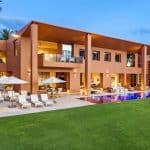 Hawaii Mansion Covers 21,000+ Sq Ft and Features Around 100 Ft of Beachfront (Photos)