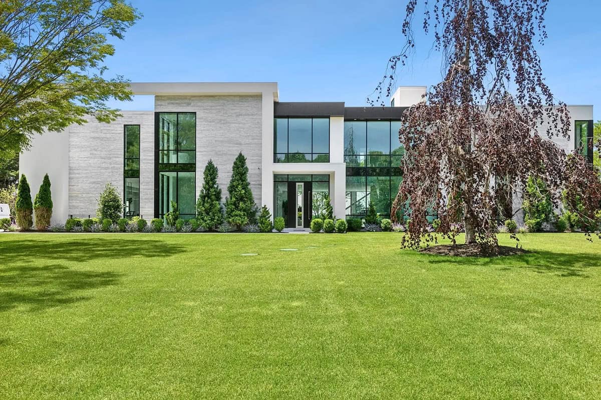 New York Mansion just minutes from Ocean Beaches with Resort-Style Grounds (Photos)