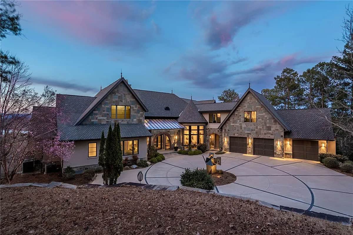 South Carolina Mansion that Blends Mountain Living with a Creative Flair (Photos)