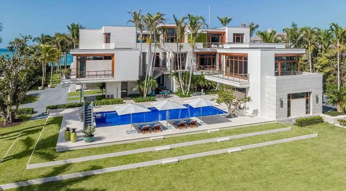 Stunning Beachfront Mansion Located in one of Naples, Florida’s Most Desirable Areas (Photos)