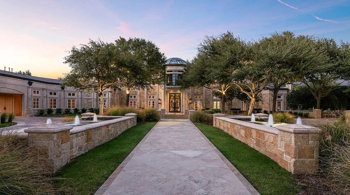 This Dallas Mansion Combines Nature’s Charm with Contemporary Luxury (Photos)