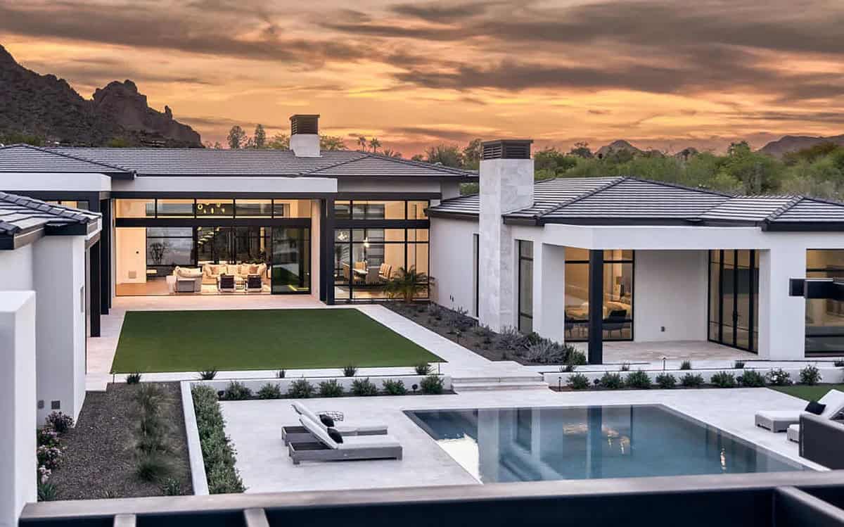 Arizona Mansion Showcases a Blend of Tranquility, Spaciousness, and Artistic Design (Photos)