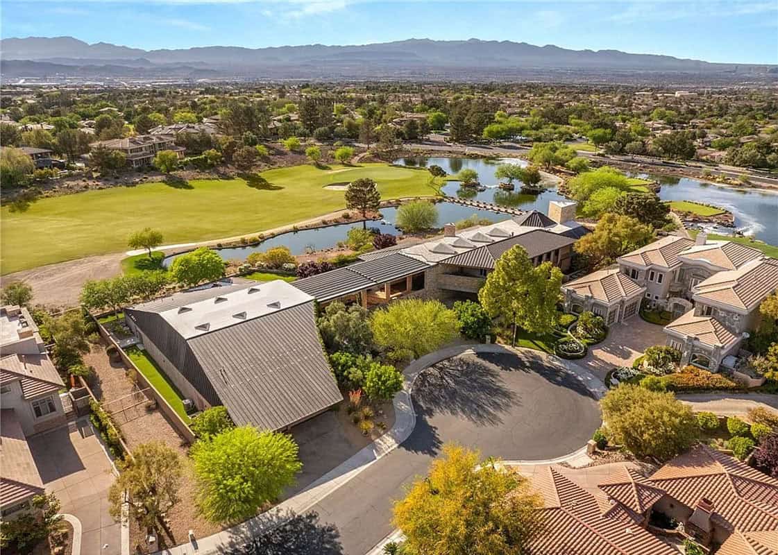 Stunning 15,000+ Sq Ft Modern Mansion in Nevada With Views of the 5th Green (Photos)