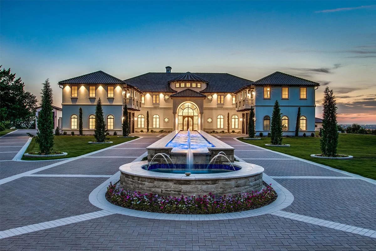 Texas Mansion Where The Primary Suite is a True Retreat with a Spa-Inspired Bathroom (Photos)