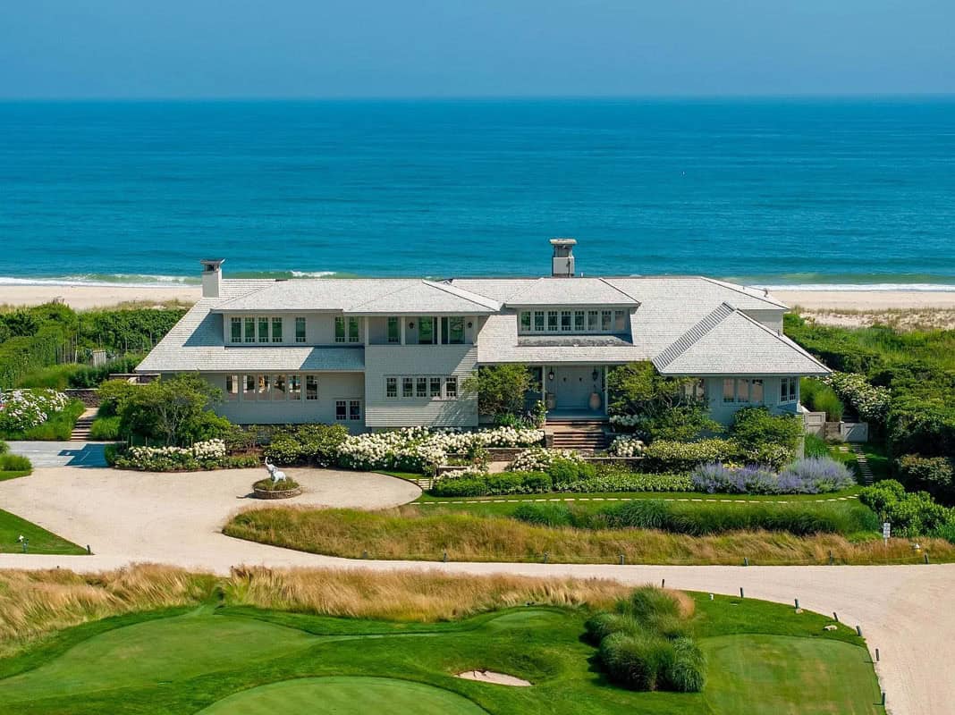New York Mansion Located in One of the Most Sought-After Oceanfront Communities (Photos)