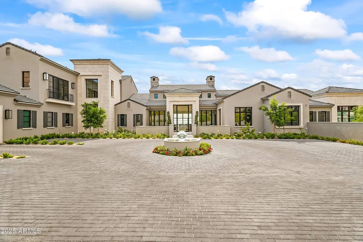 This Arizona Mansion Features Breathtaking Mountain Views on Almost 4.5 Acres (Photos)