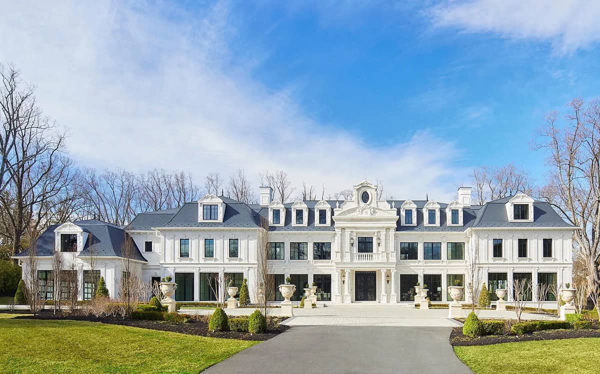 In this Virginia Mansion the Primary Bedroom Retreat Spans an Impressive 3,300 Sq Ft (Photos)