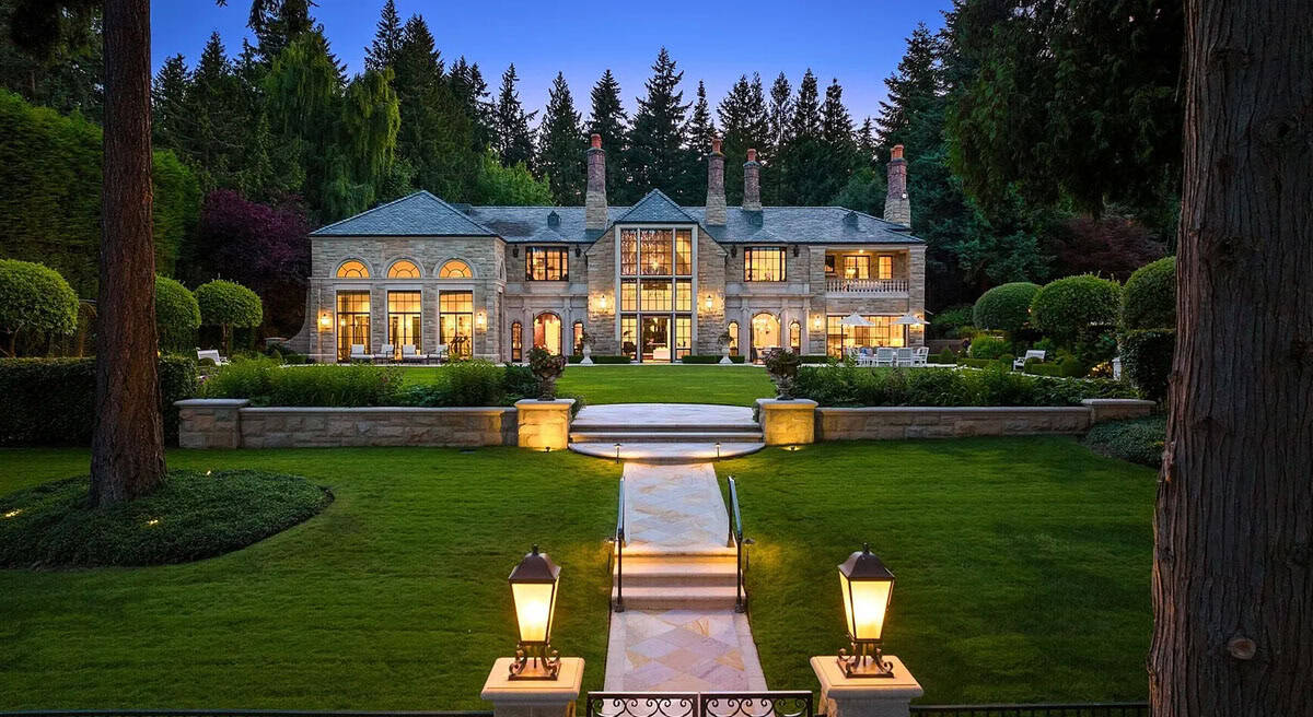 17,000+ Sq Ft Mansion with 300+ Ft of Shoreline for $55 Million Located in Washington (Photos)