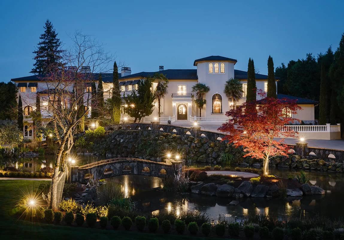 This is a Unique Chance to own one of Oregon’s most Stunning Riverfront Mansions (Photos)