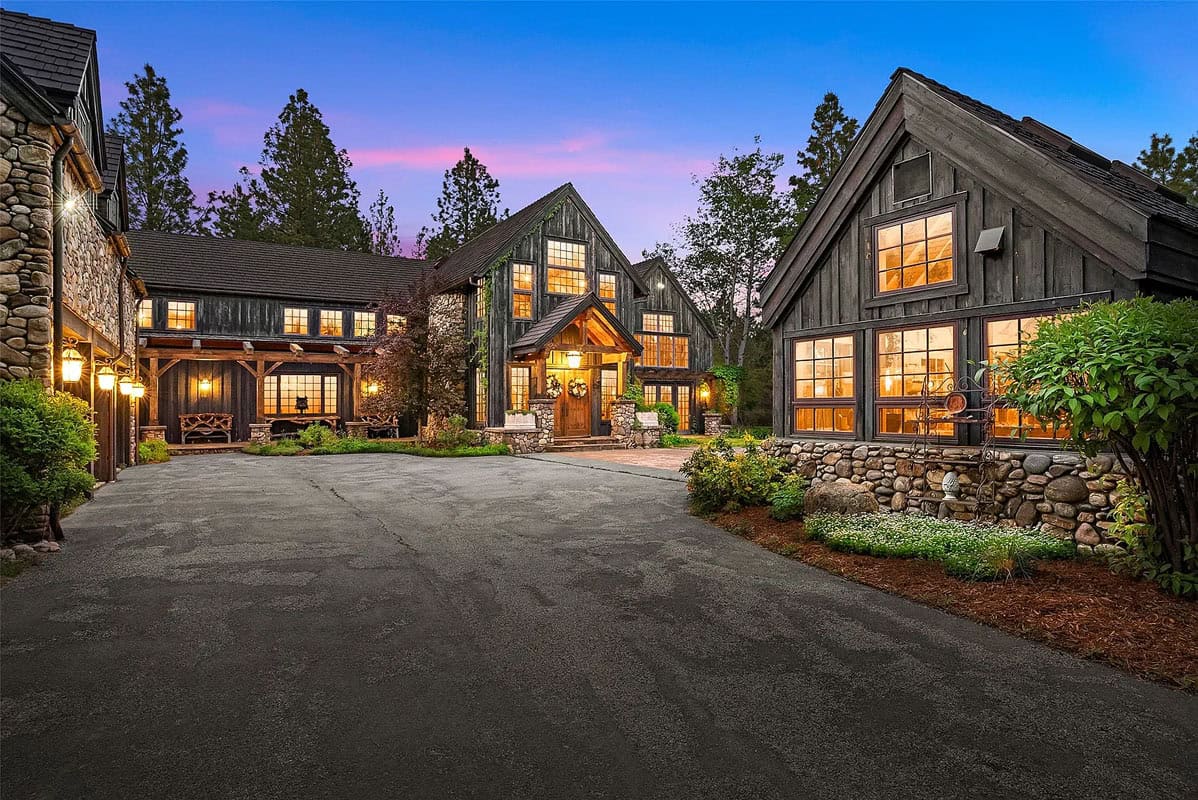 This Mansion Honors the Land, Art, and Architecture of Montana (Photos)