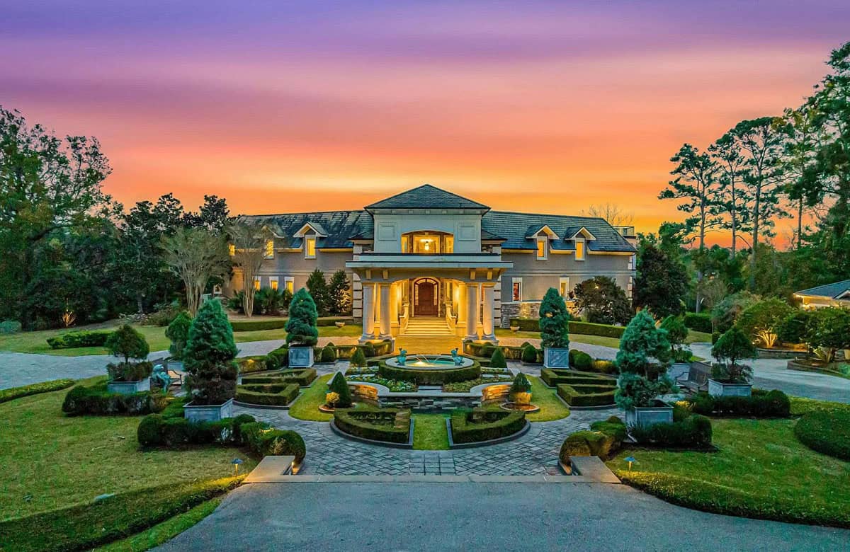Lakefront South Carolina Mansion—Where Classic Architecture and Design Come Together (Photos)