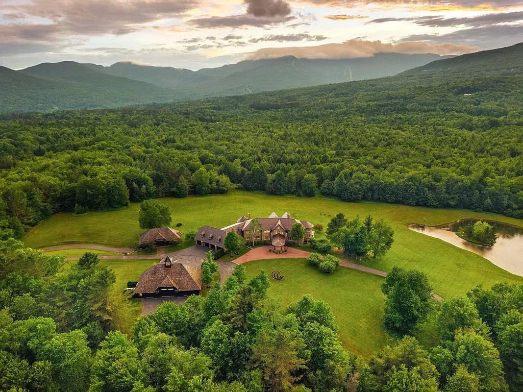 This Vermont Mansion has the charm of a European Country Estate(Photos)