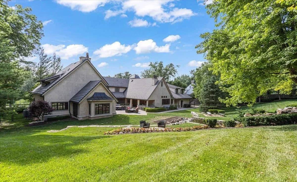 This Nebraska Mansion Merges Classic Design with Luxurious Finishes all Around (Photos)