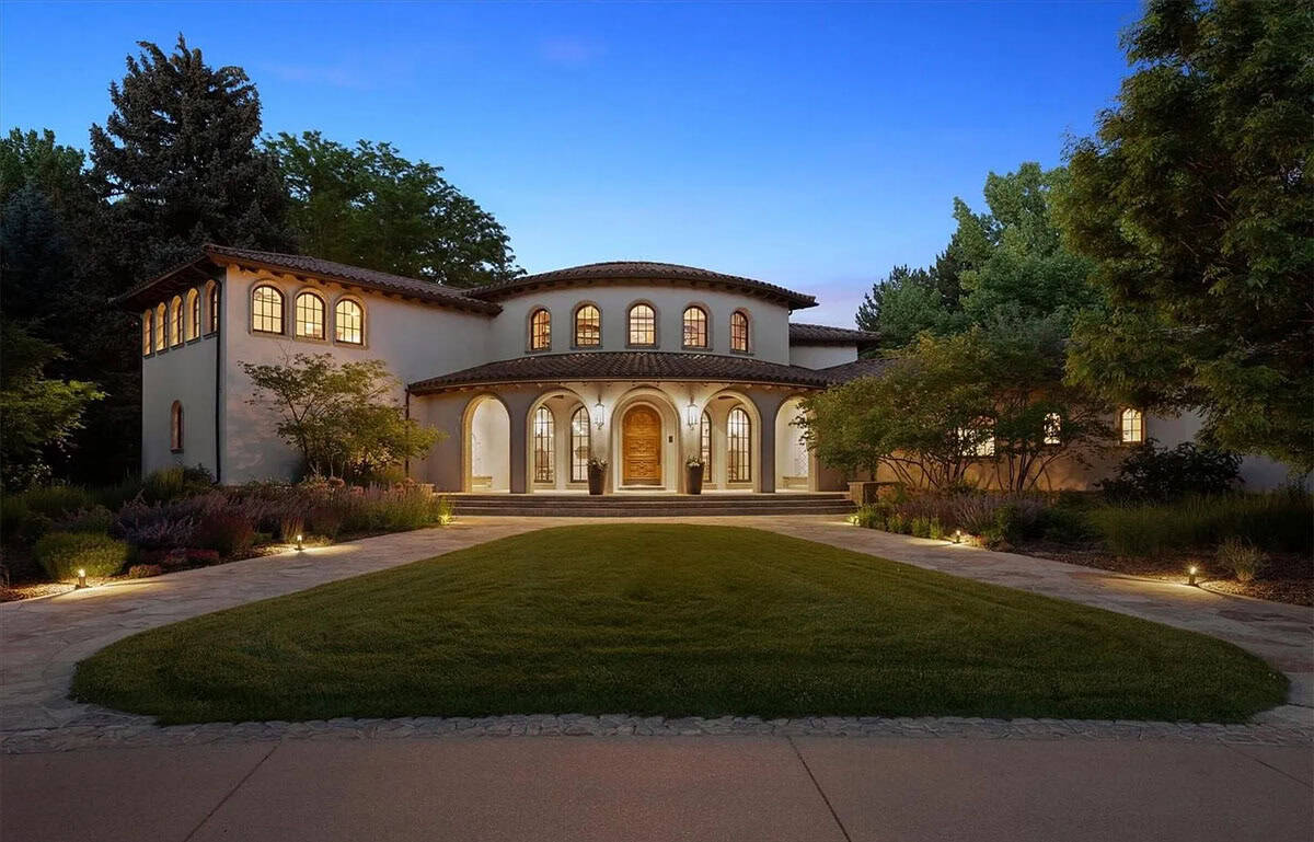 Colorado Mansion Inspired by Spanish Revival Architecture (Photos)