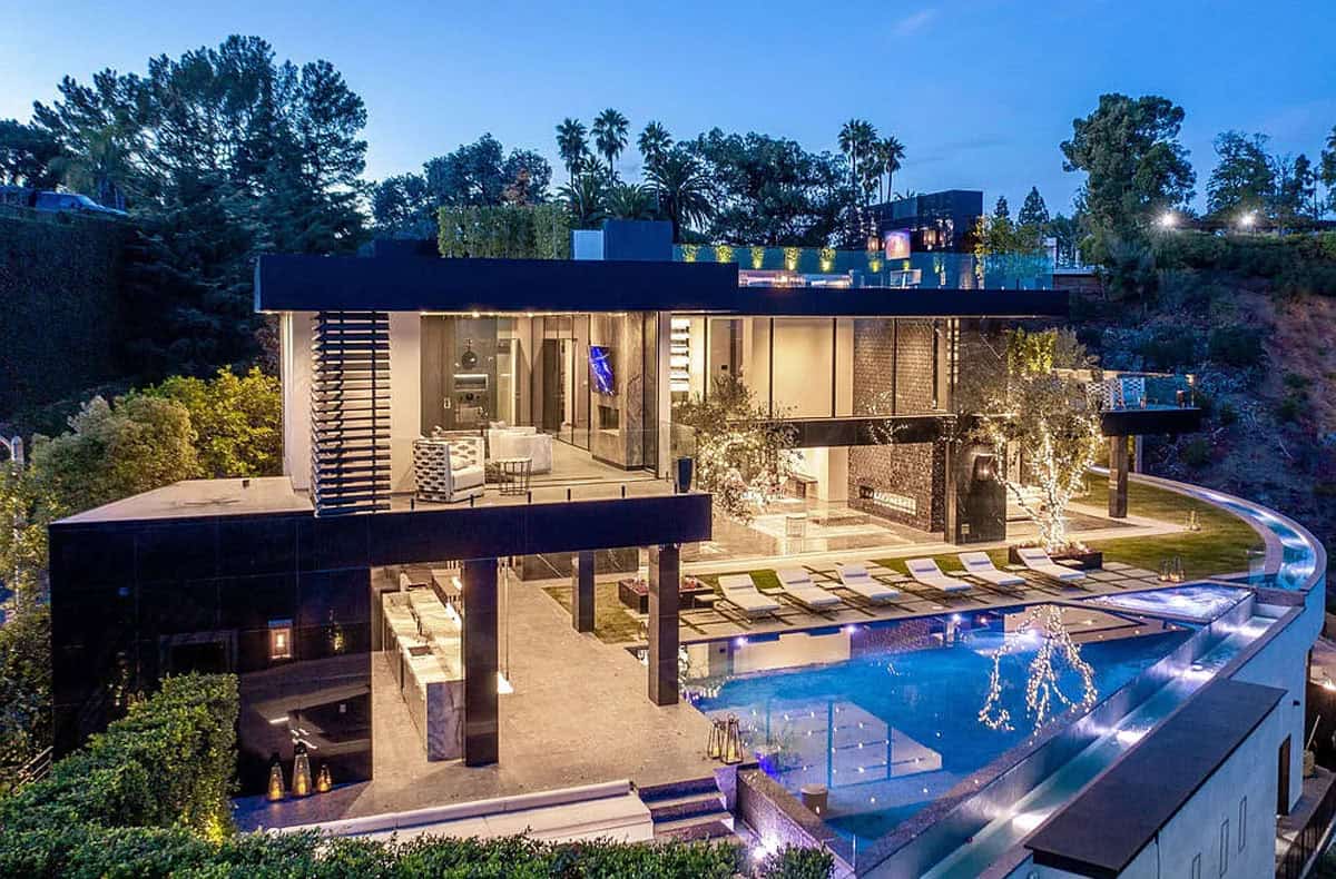 Discover the Height of Luxurious Elegance and Serene Comfort in this Los Angeles Mansion (Photos)